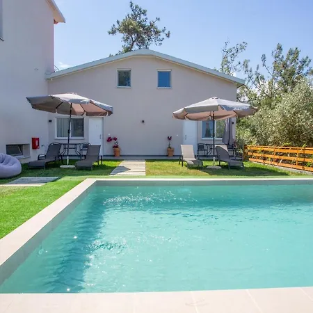 아파트호텔 Privileged Néa Péramos