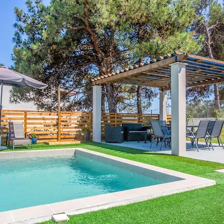 Privileged 4* Néa Péramos