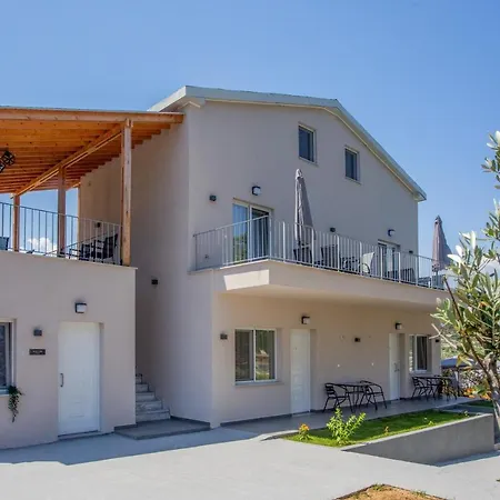 아파트호텔 Privileged Néa Péramos