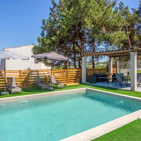 Privileged Apart-hotel Néa Péramos