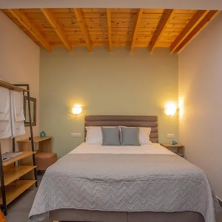 Privileged Néa Péramos