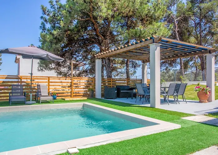 Privileged 4* Néa Péramos