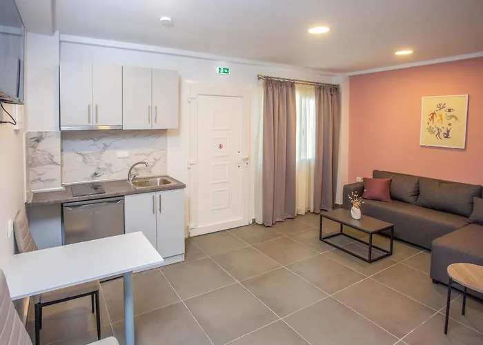 Privileged 4* Néa Péramos